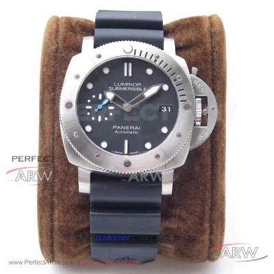 ZF Factory Panerai Submersible PAM682 Black Dial Black Rubber Strap 42mm Swiss Automatic Watch